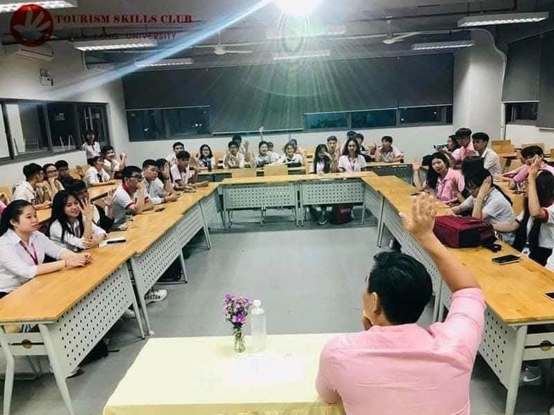 CHẶNG ĐƯỜNG 10 NĂM TỪNG GẮN BÓ VỚI GIẢNG ĐƯỜNG  