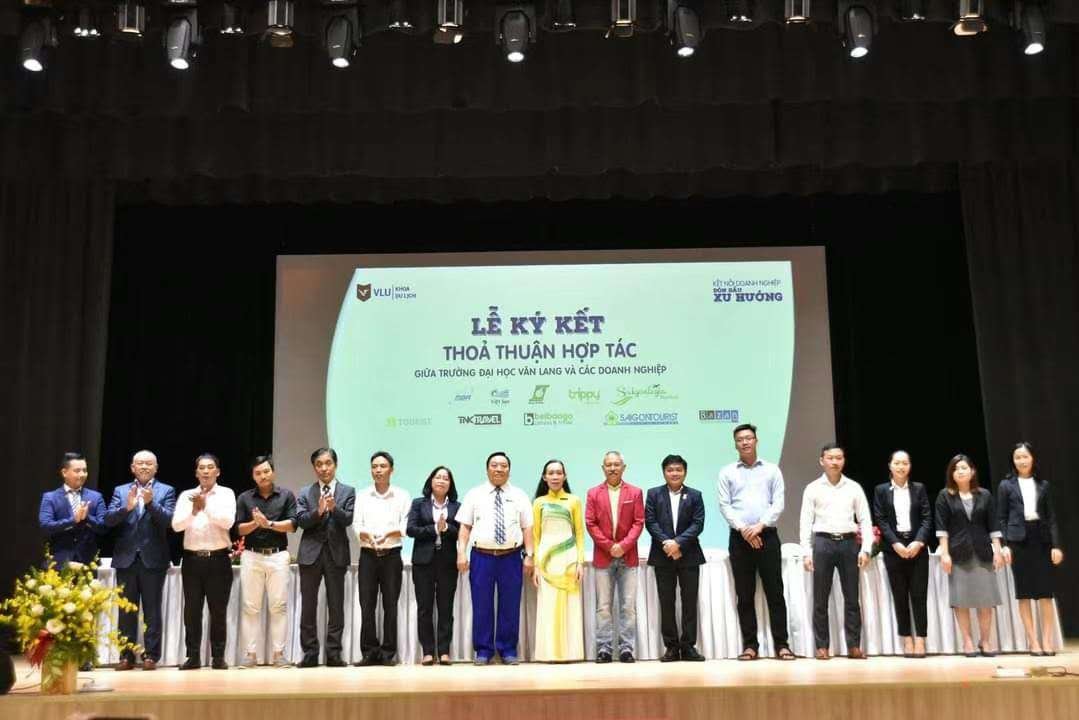 MOU VỚI ĐH VĂN LANG TRONG HỢP TÁC VÀ PHÁT TRIỂN NHÂN SỰ NGÀNH DU LỊCH 
